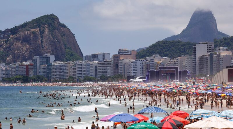 Sol movimenta praias do Rio e noite de Réveillon não deve ter chuva