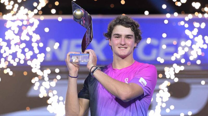 Tênis: João Fonseca conquista o título do Next Gen ATP Finals