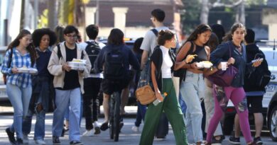 Trabalho de casa e filhos afastam jovens negras do emprego e do estudo