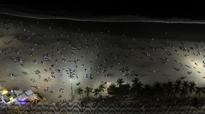 Virada em Copacabana terá ações de combate à violência contra a mulher