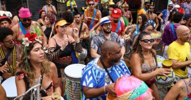 Abertura não oficial do carnaval reúne foliões no Rio de Janeiro