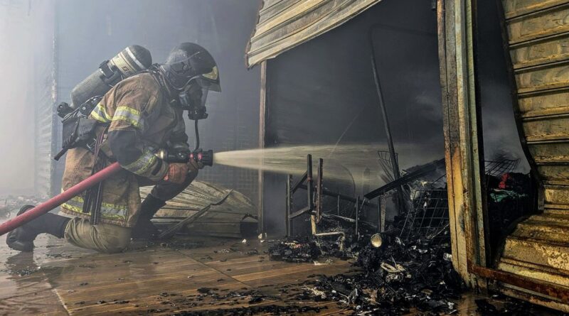 Após incêndio na Uruguaiana, Paes promete reformas e ajuda a lojistas