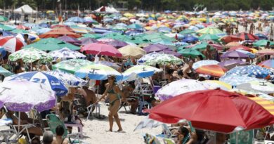 Calor de 39 graus deixa as praias lotadas no Rio de Janeiro