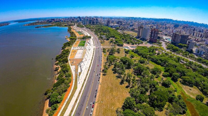 Chuvas paralisam circulação de ônibus e trens em Porto Alegre