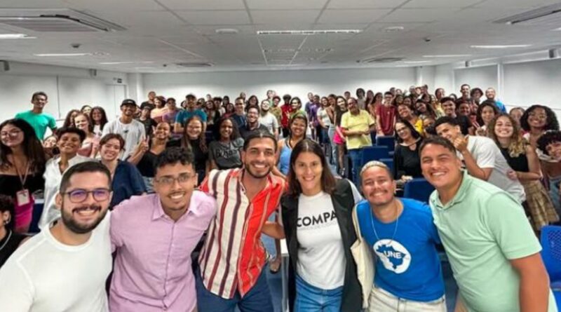 Cursinho em periferia de PE amplia horizontes de professores e alunos