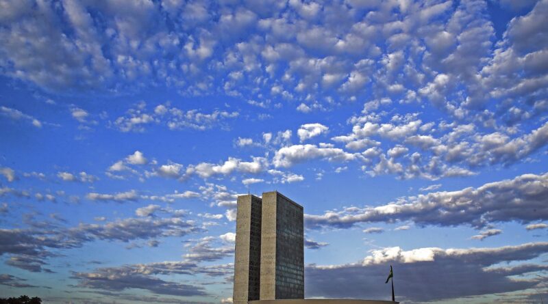 Deputados e senadores elegem presidentes e mesas diretoras no sábado