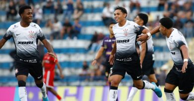 Em busca de 12º título da Copinha, Corinthians bate o Rio Branco