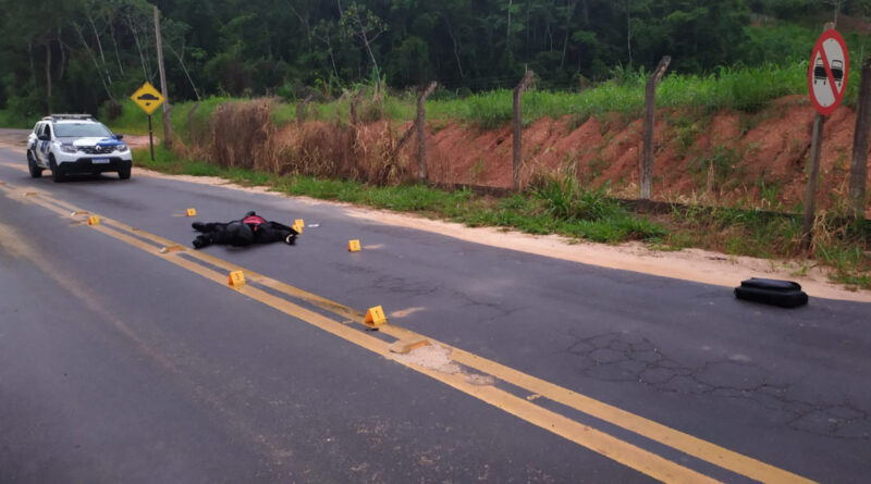 Homem é encontrado morto a tiros em rodovia após suposto assalto em boate de Colatina