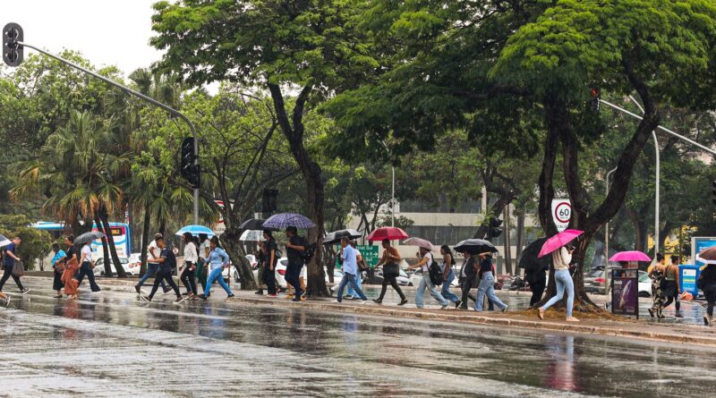 Inmet alerta para chuvas em grande parte do país