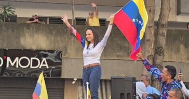 Líder da oposição, María Corina Machado é libertada após ser detida em manifestação contra Maduro