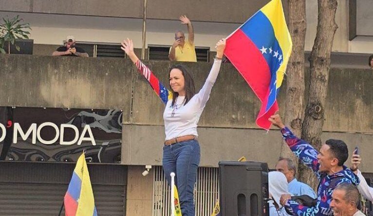 Líder da oposição, María Corina Machado é libertada após ser detida em manifestação contra Maduro