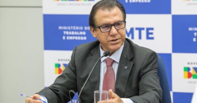 Ministro do Trabalho critica política de aumento da Selic