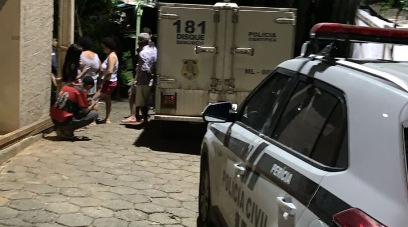 Mulher é assassinada a facada dentro de casa em Colatina; ex-companheiro é preso e confessa crime