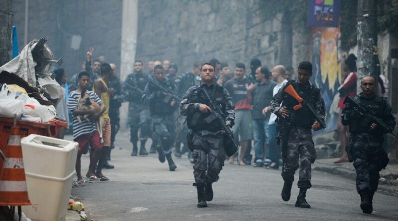 PM do Rio combate crimes no Alemão e no Complexo da Penha