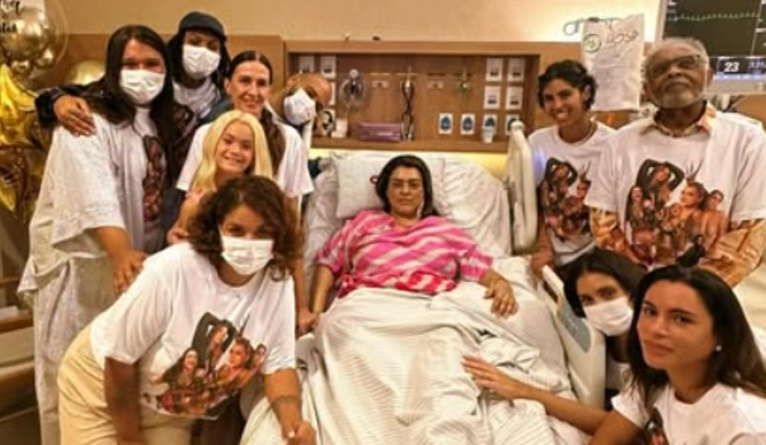 Preta Gil celebra Réveillon no Hospital Sírio-Libanês ao lado da família