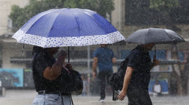 Previsão de temporal faz Rio estrear sistema de alerta da Defesa Civil