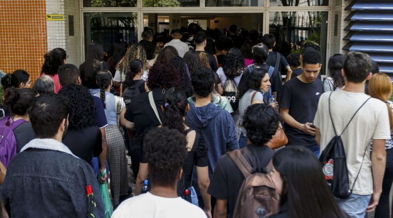 TCU suspende R$ 6 bilhões do Pé de Meia; MEC nega irregularidades