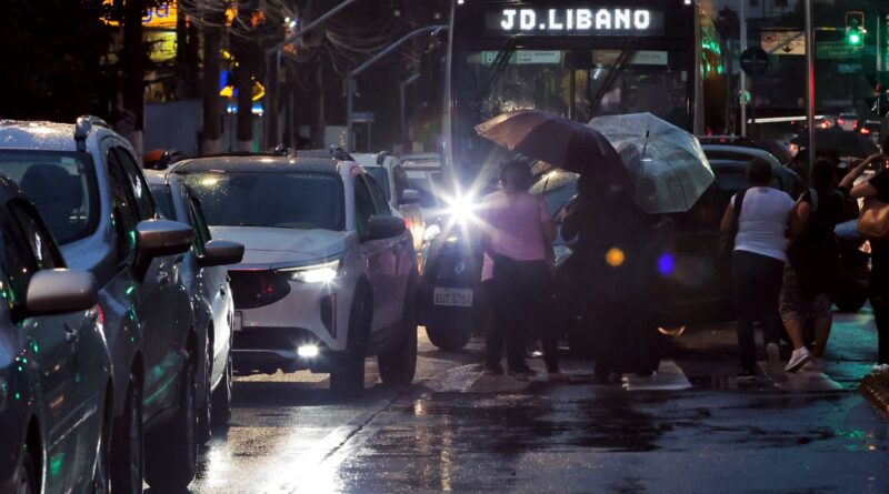 Temporal em São Paulo prejudica a operação de várias linhas do metrô