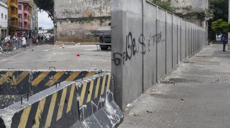 Termina nesta sexta prazo para prefeito explicar muro na Cracolândia