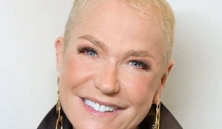 Xuxa Meneghel passa por procedimento cirúrgico no joelho em São Paulo