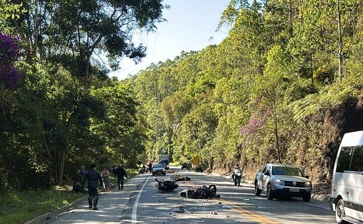 Acidente entre quatro motos esportivas deixa mortos, feridos e interdita a BR 262 no ES