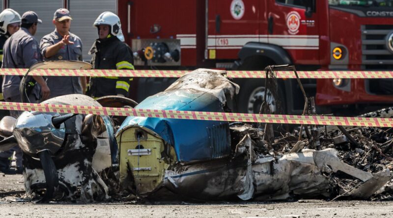 Aeronave colidiu em árvore antes de atingir ônibus em São Paulo