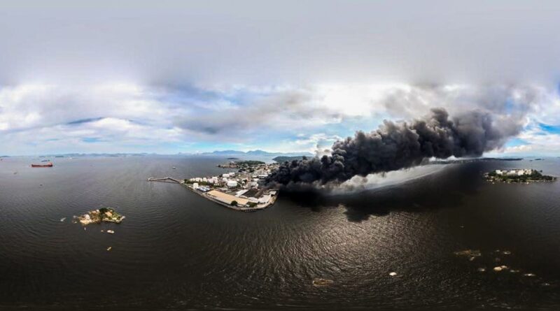 Após incêndio em fábrica, há risco de vazar óleo na Baía de Guanabara