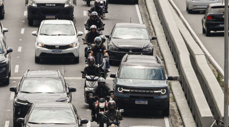 Associação de médicos alerta para riscos do uso de mototáxis em SP