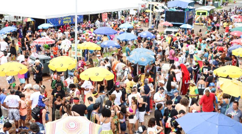 Blocos oficiais dão a largada para o carnaval de rua do Rio de Janeiro