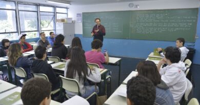 Câmara aprova proposta que proíbe escolas de recusar matrículas