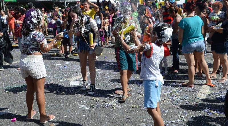 Campanha quer proteger crianças e adolescentes no carnaval