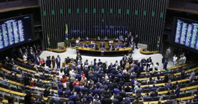 Candidatos à presidencia da Câmara discursam em plenário