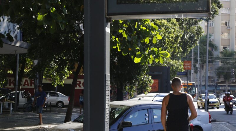 Carnaval deve ser de calor forte e pouca chuva na maior parte do país