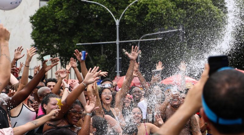 Celular no carnaval: saiba como proteger dados em caso de furto