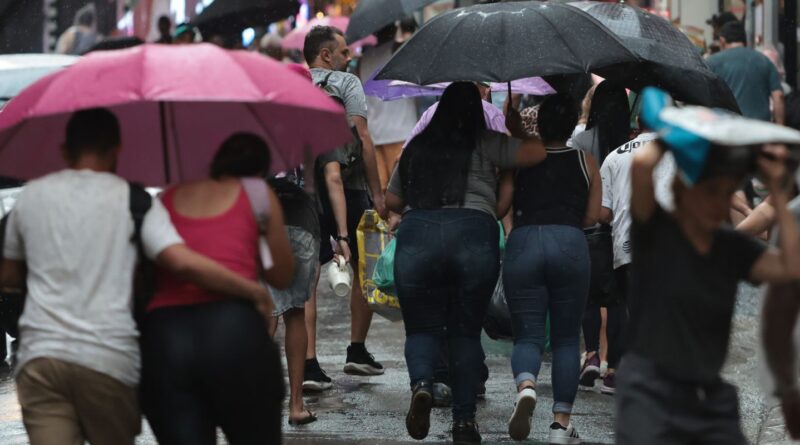 Chuvas fortes voltam a atingir São Paulo em meio a onda de calor