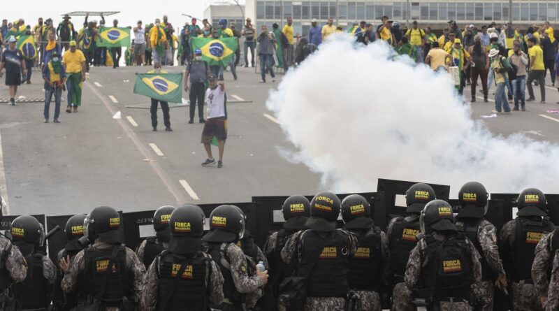 Denúncia contra Bolsonaro influencia projeto da anistia no Congresso