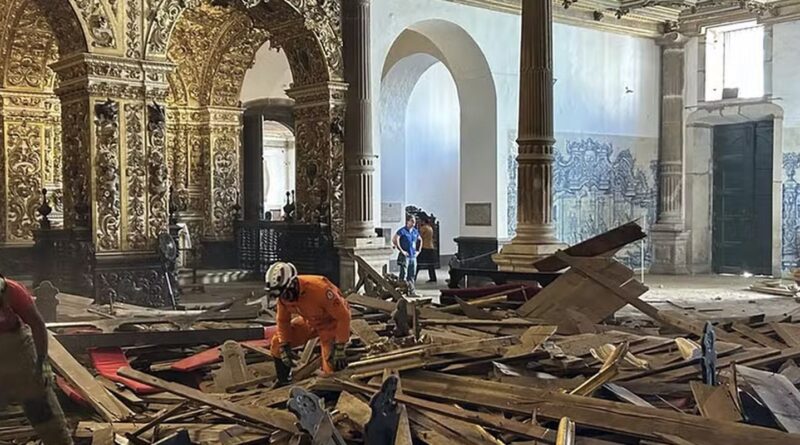 Desabamento de teto de igreja histórica causa morte de jovem na Bahia