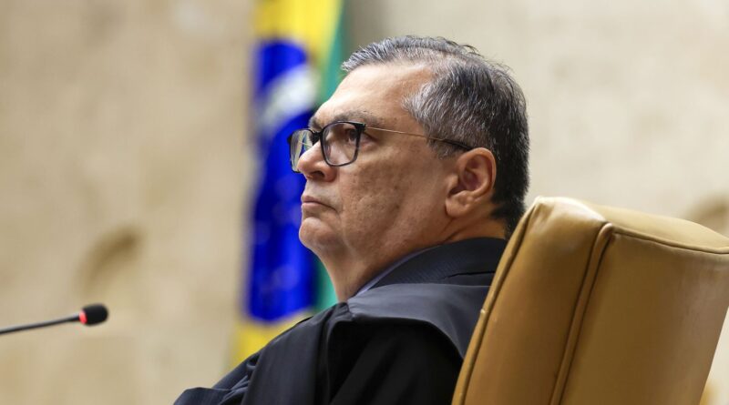 Dino descarta razões que o impeçam de julgar denúncia contra Bolsonaro