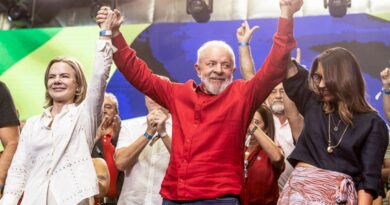 Em evento dos 45 anos do PT, Lula pede defesa da democracia