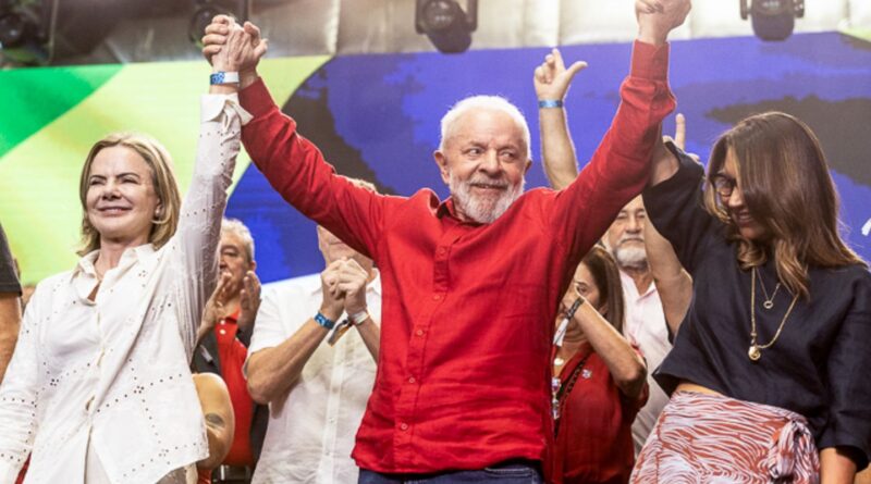 Em evento dos 45 anos do PT, Lula pede defesa da democracia