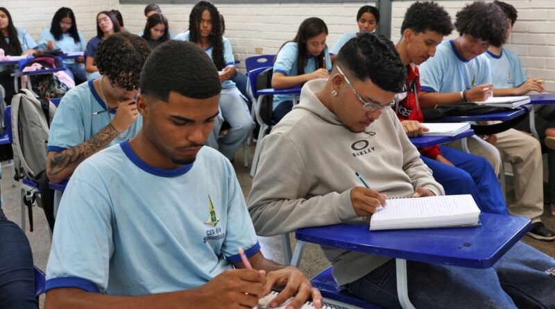 Estudantes apontam impactos do Pé-de-Meia e já planejam futuro