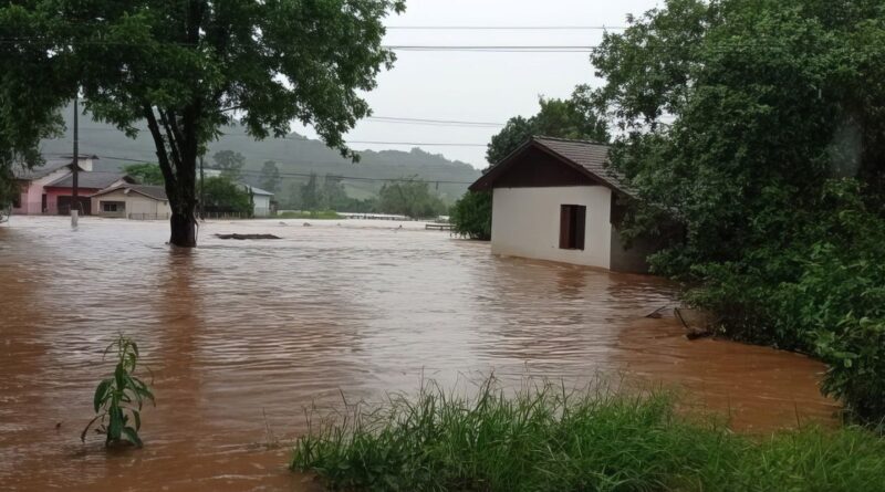 Inmet e Defesa Civil do RS emitem alerta para risco de chuvas intensas