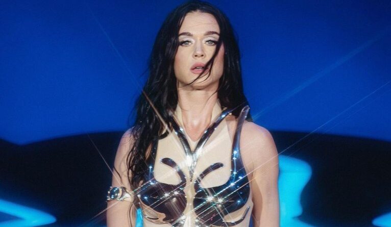 Katy Perry vai ao espaço com tripulação totalmente feminina em missão da Blue Origin