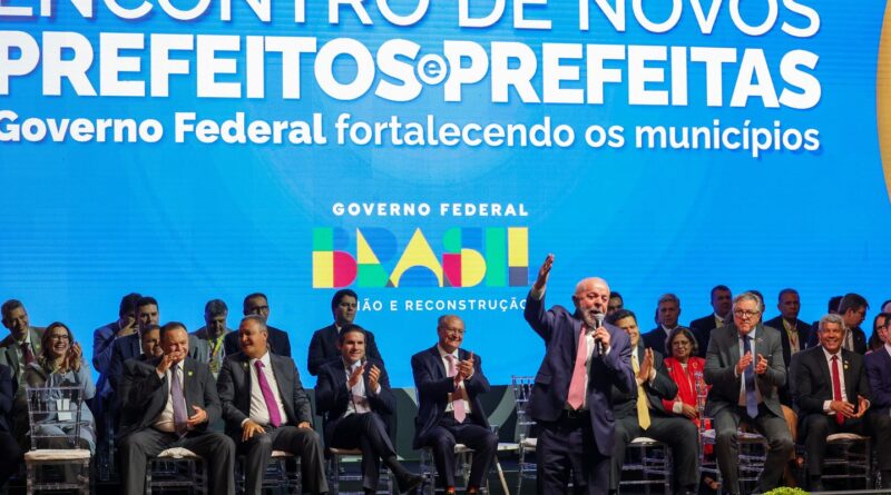 Lula diz que prefeituras são alicerce para que a União dê certo