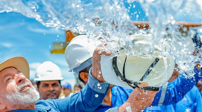 Lula entrega obras de saneamento e abastecimento de água na Bahia