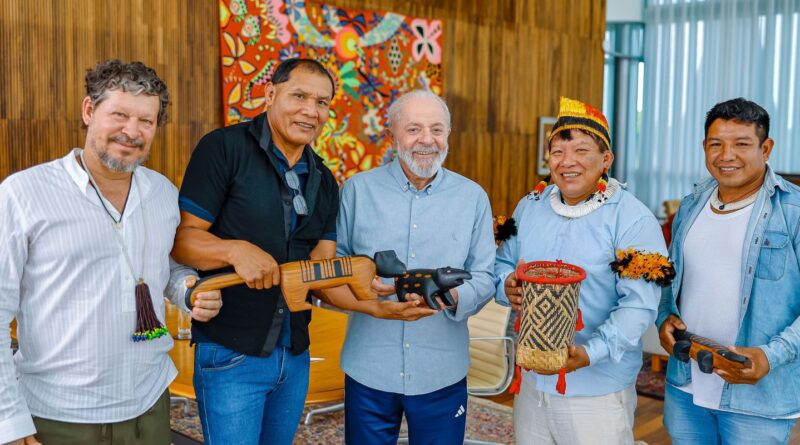 Lula recebe indígenas do Xingu e promete visita ao território