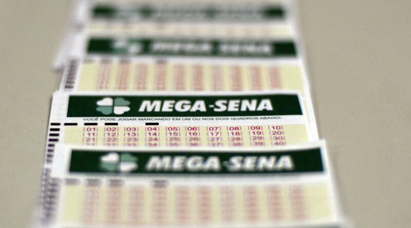 Mega-Sena acumula novamente e pode pagar prêmio de R$ 120 milhões