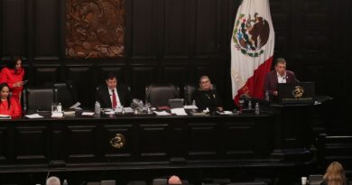 México avança com reforma que reestatiza petróleo e energia elétrica