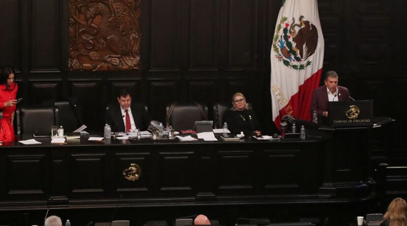 México avança com reforma que reestatiza petróleo e energia elétrica