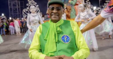 Morre Seo Carlão do Peruche, símbolo do carnaval de São Paulo